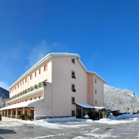 Park Il Poggio 3* Montone (Abruzzo)