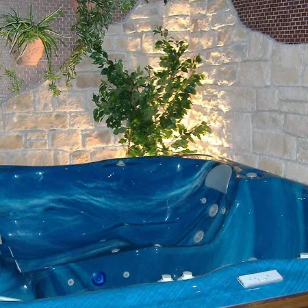 Park Il Poggio 3* Montone (Abruzzo)