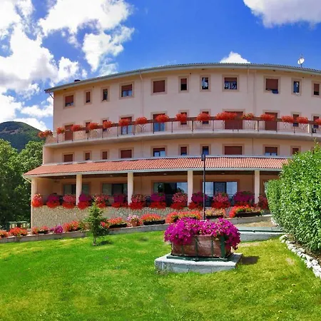 فندق Park Il Poggio Montone (Abruzzo)